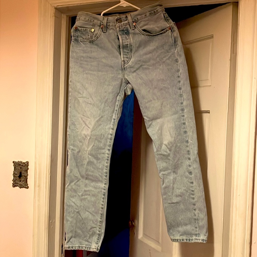 Levis 501 light wash jeans 26x28